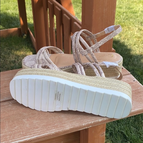 Snakeskin Strap Flatform Sandals - Picture 8 of 8